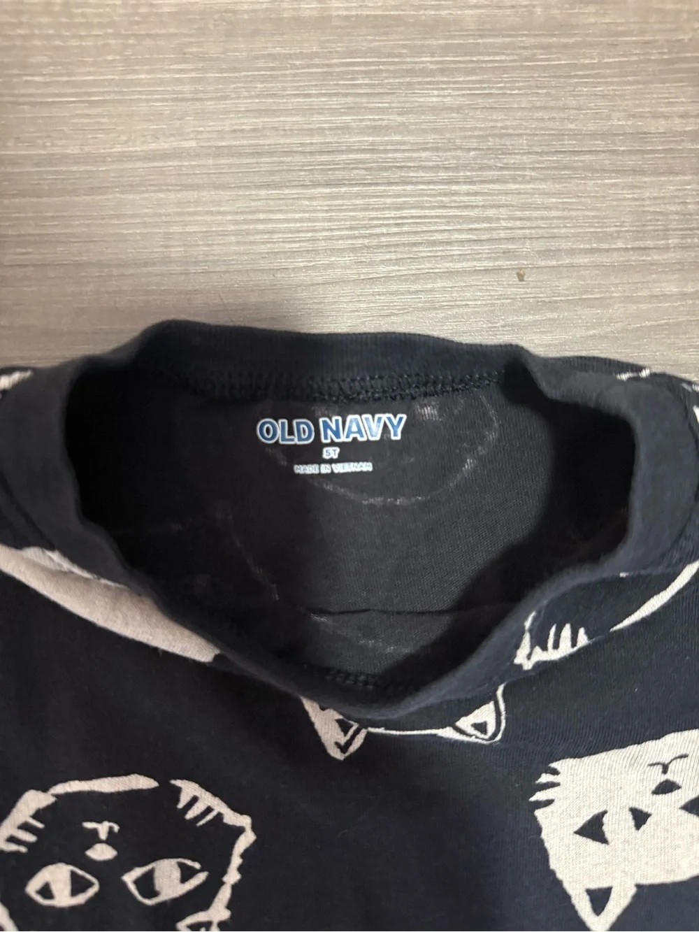 Old Navy apple cat